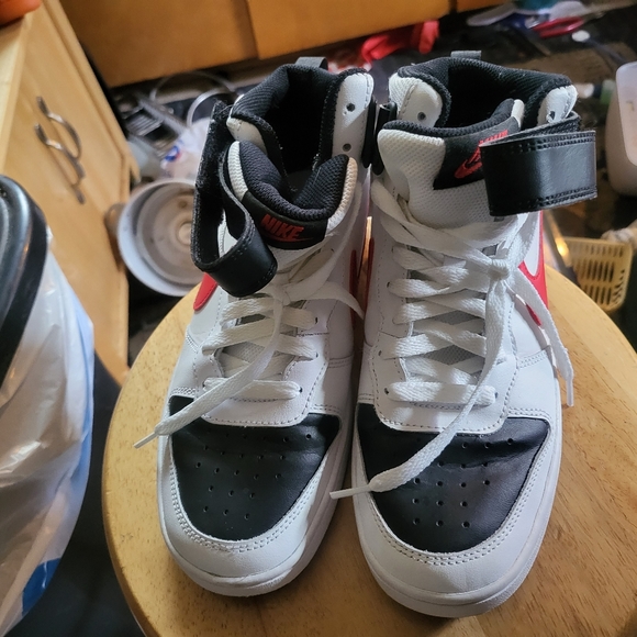 Nike Court Borough size 6Y - Picture 2 of 3